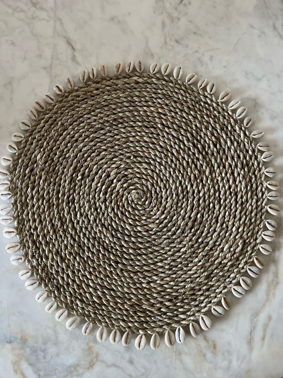 LUGAR AMERICANO FIBRA NATURAL E BUZIOS  38 CM