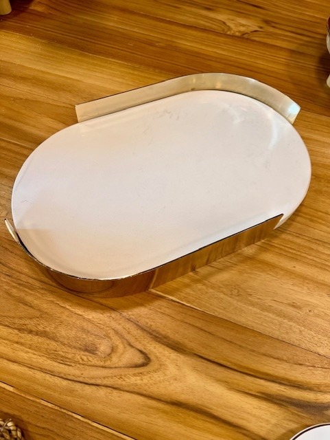 BANDEJA OVAL DE MARMORE E METAL 40X25X6CM