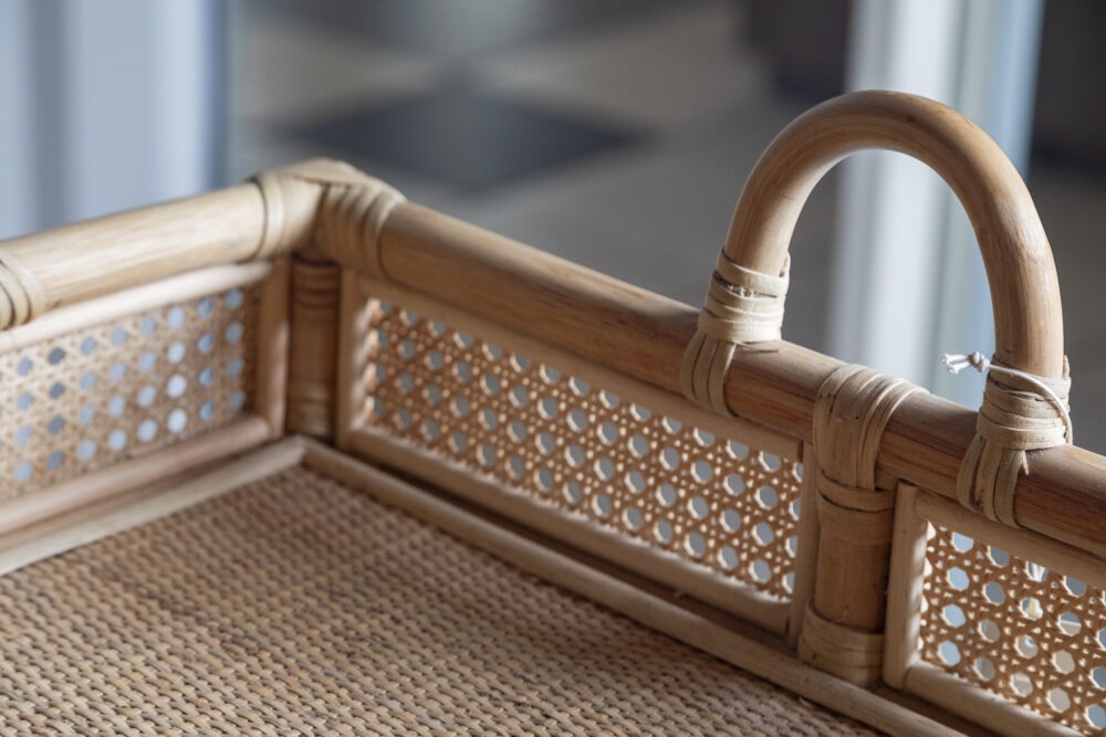 APARADOR  EM RATTAN 100X50X82 CM