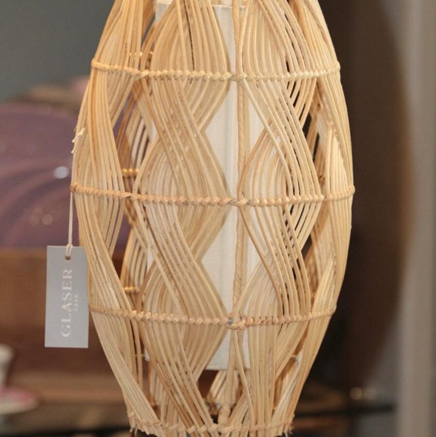 LUMINÁRIA DE MESA COM BASE EM FERRO